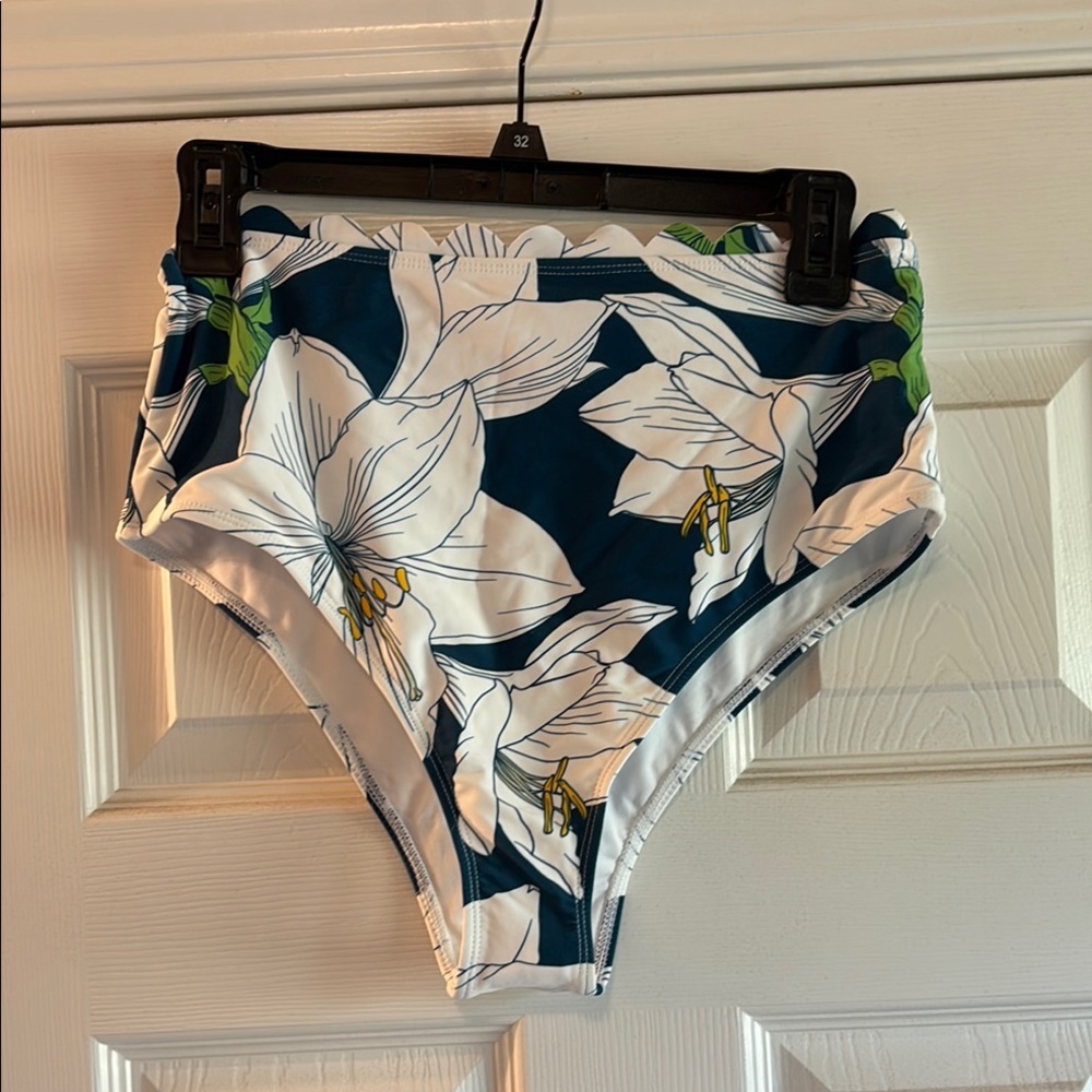 Cupshe Teal and White Floral Bikini Bottoms